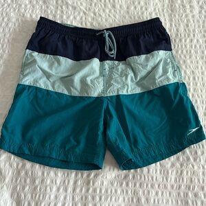 EUC Speedo Men’s swim with pockets sz L